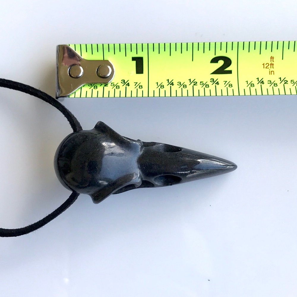Black & red resin raven skull black suede necklace - Picture 10 of 10